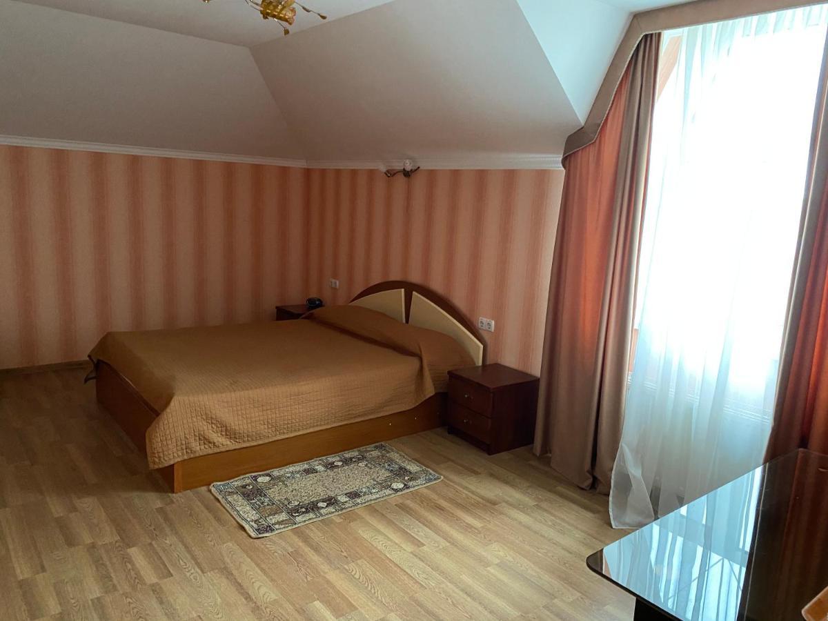 Гостинний Маєток Hotel Myla Екстериор снимка