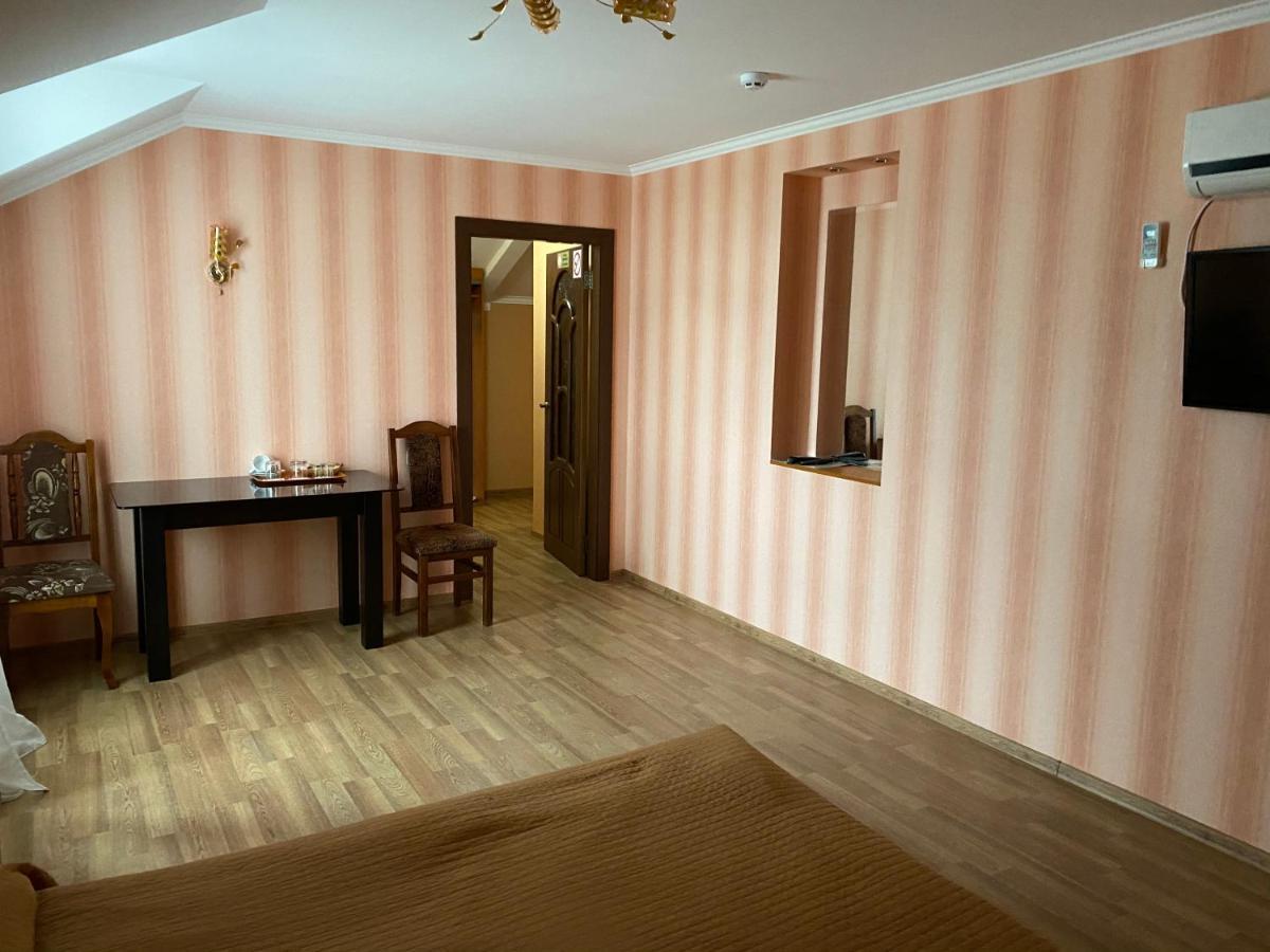 Гостинний Маєток Hotel Myla Екстериор снимка